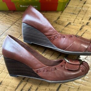 Baretraps Chance women’s brown leather slip-on wedge shoes 8.5 M NIB